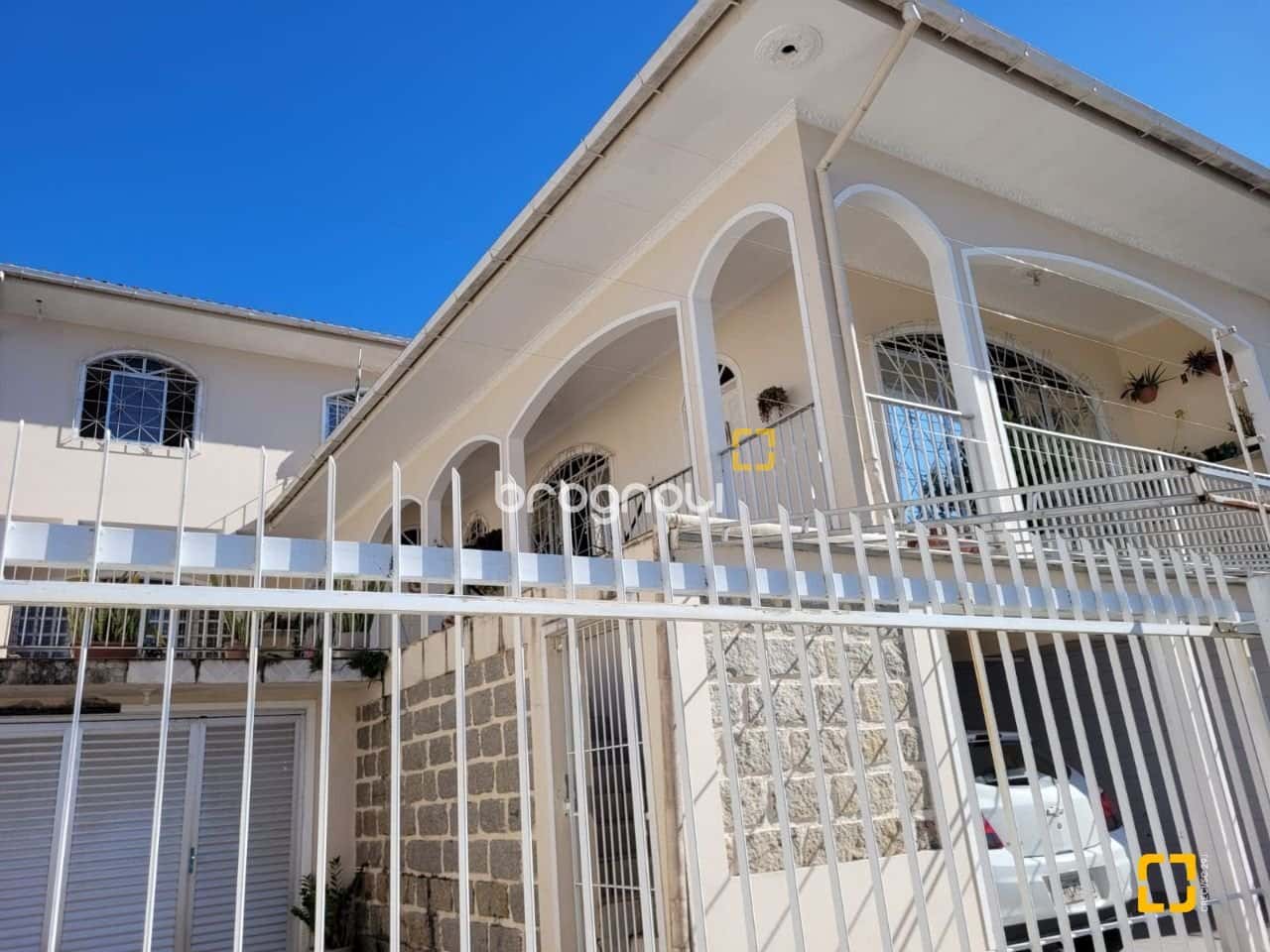 Terreno com 2 casas independentes,bem localizadas — foto principal