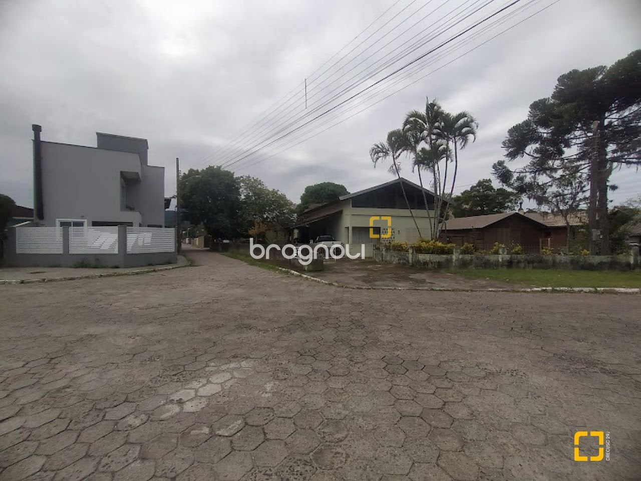 Terreno à venda em Carianos, Florianópolis/SC — foto principal