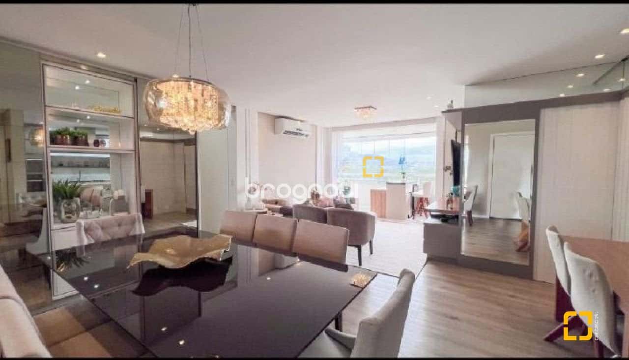 Apartamento em Condomínio Clube com três dormitórios, sendo um suíte. — foto principal