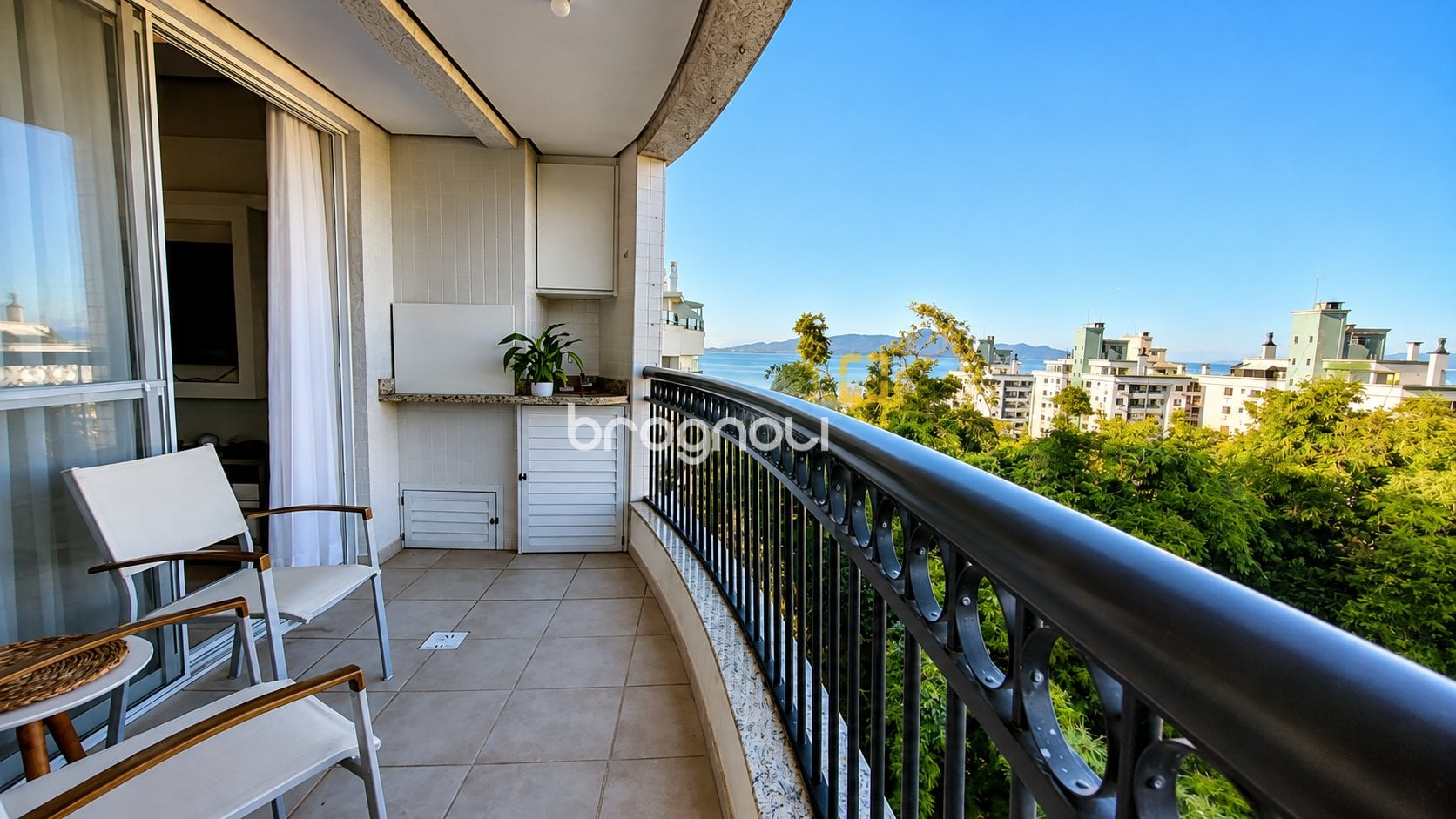 Apartamento à venda em Coqueiros, Florianópolis/SC — foto principal