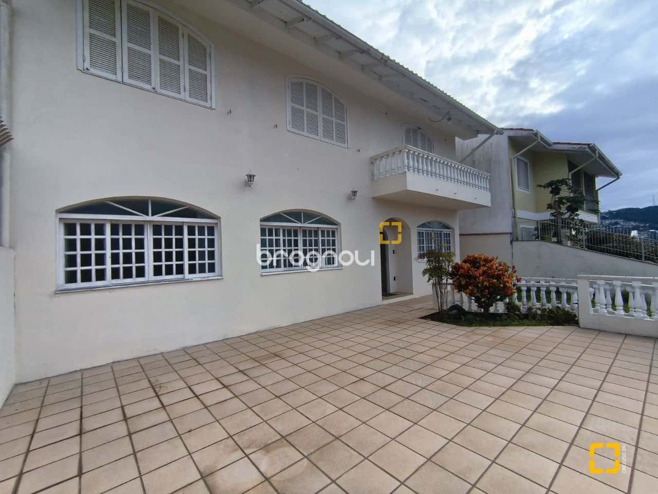 Casa com 10 Dormitórios - Pantanal SC Próximo a UFSC — foto principal