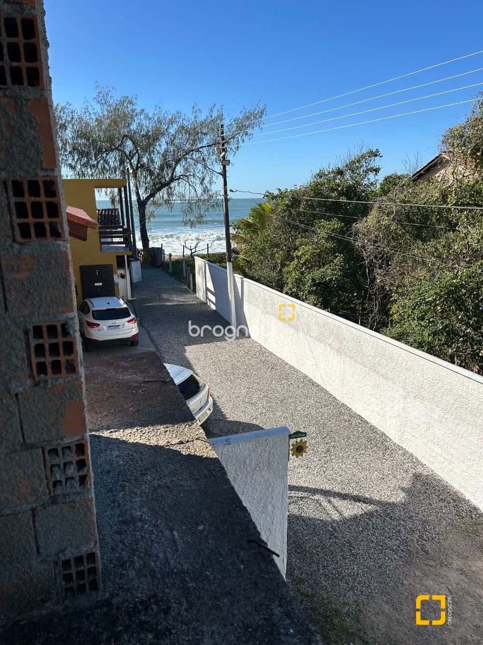 Terreno com 200m2 com casa em construção à venda na Armação — foto principal