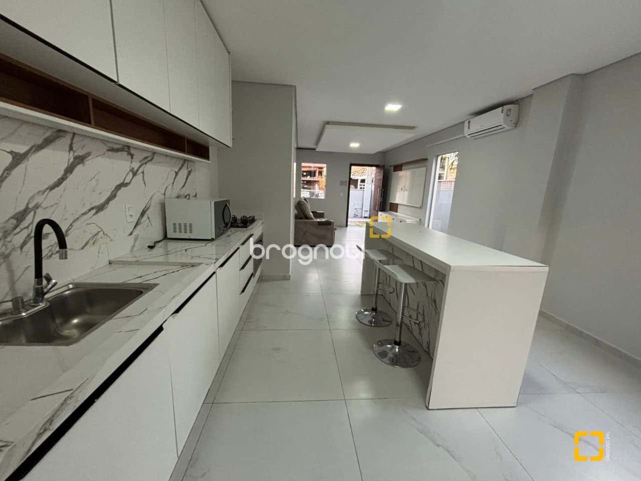 Brognoli Vende- Sobrado 3 dormitórios nos Ingleses — foto principal
