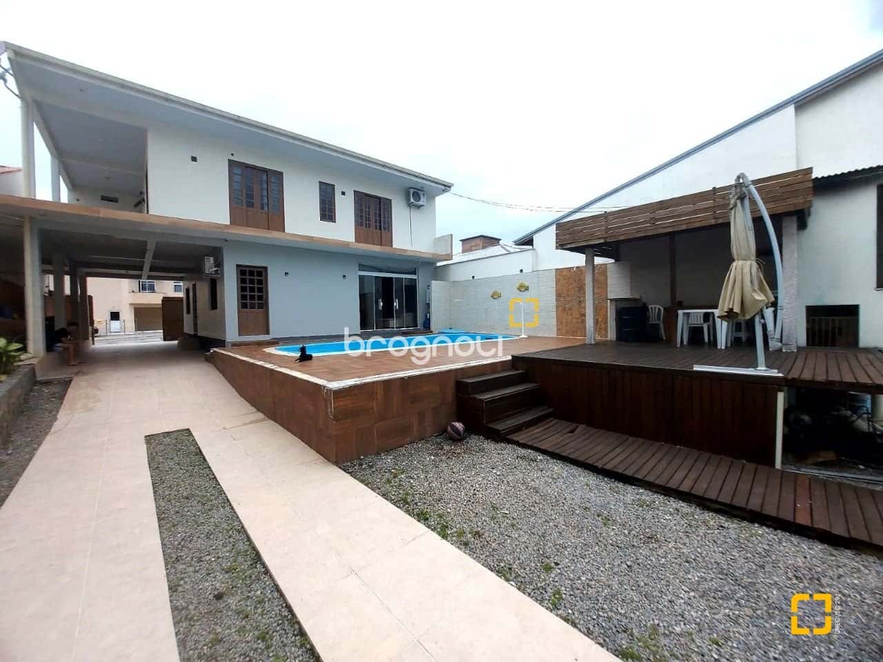 Casa 4 quartos 2 suites 3 garagens piscina em Palhoça — foto principal