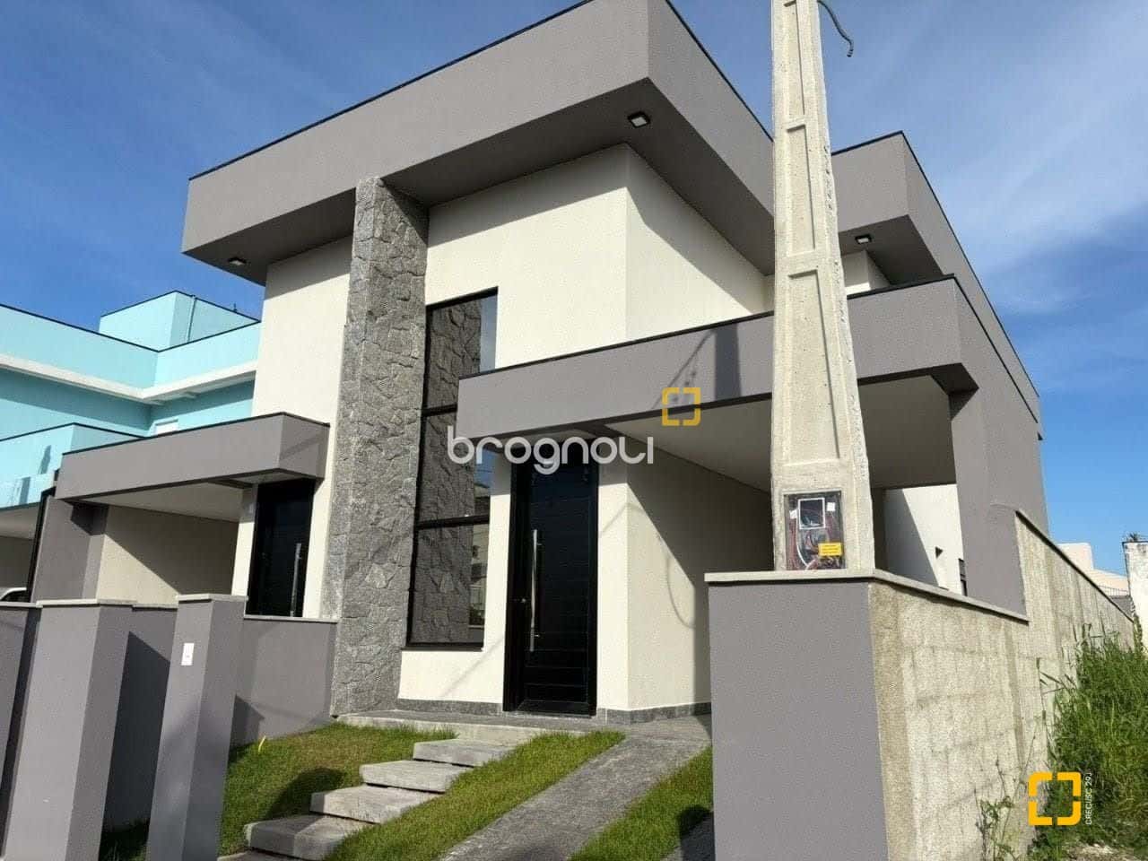 Casa financiável com 3 quartos, um deles suíte master, no bairro Carianos em Florianópolis. — foto principal