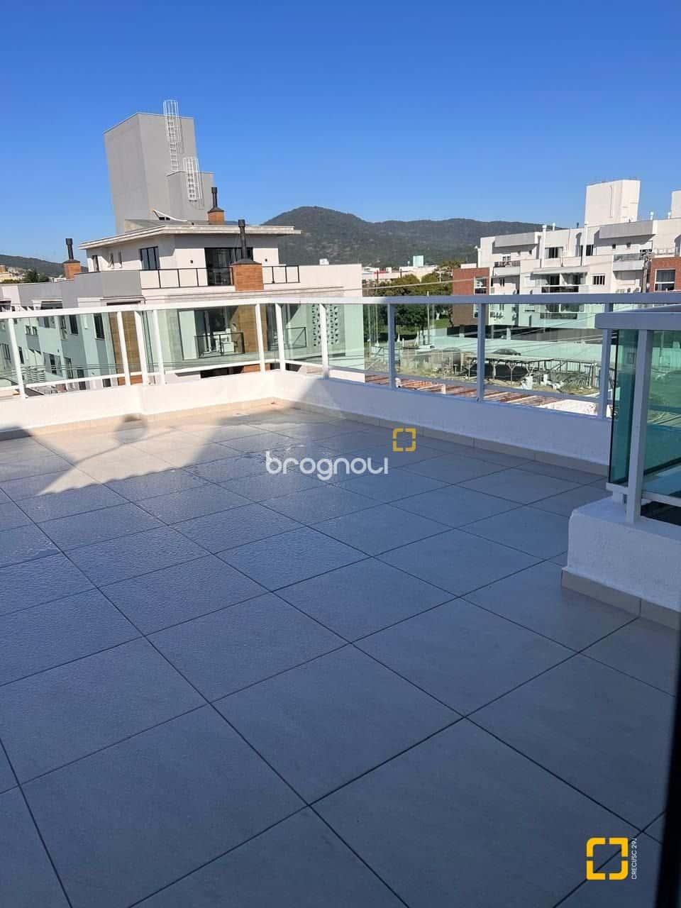 BROGNOLI VENDE - COBERTURA COM 2 DORMITÓRIOS, SENDO UMA SUÍTE MASTER - INGLESES — foto principal