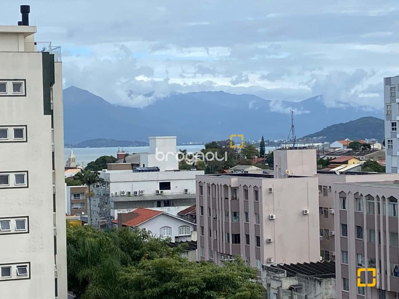 Cobertura Duplex de 03 dormitórios sendo 03 suítes no bairro Capoeiras em Florianópolis — foto principal