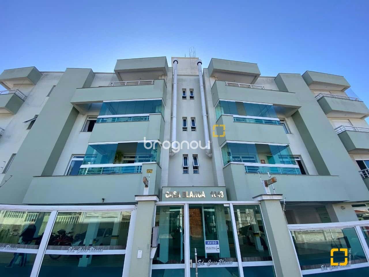 Apartamento de 03 dormitórios sendo 1 suíte no bairro Ipiranga em São José SC — foto principal