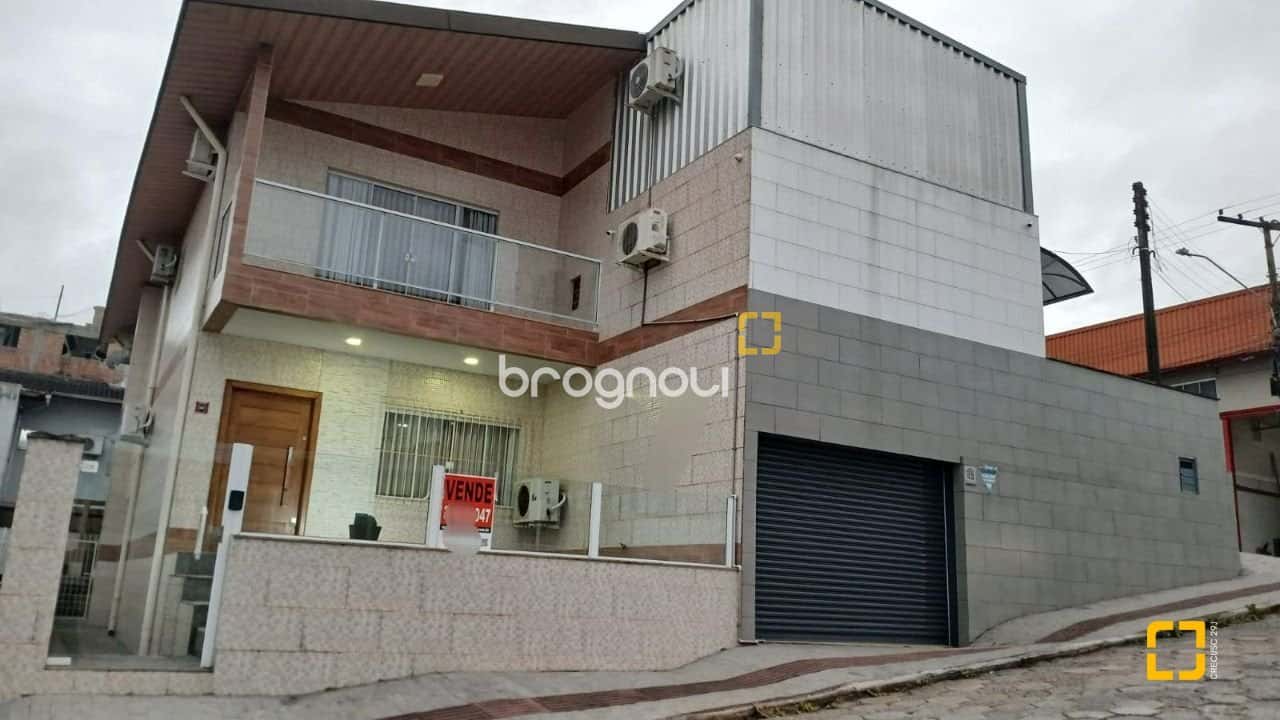 Casa residencial galpão á venda no bairro Serraria, São José/SC. — foto principal