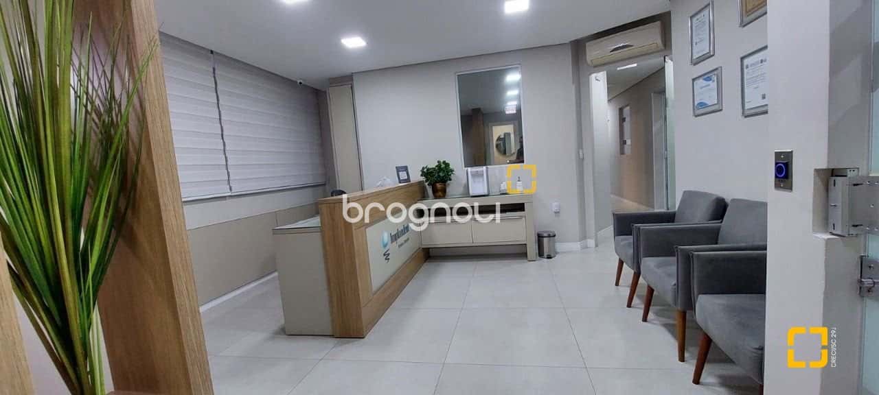 Sala Comercial com 212m2 privativos, totalmente reformada, ideal para clínicas - Centro - Fpolis SC — foto principal