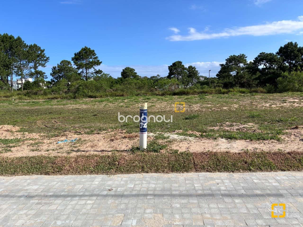 Brognoli Vende: Terreno de 385 m² com Escritura Pública em Florianópolis — foto principal