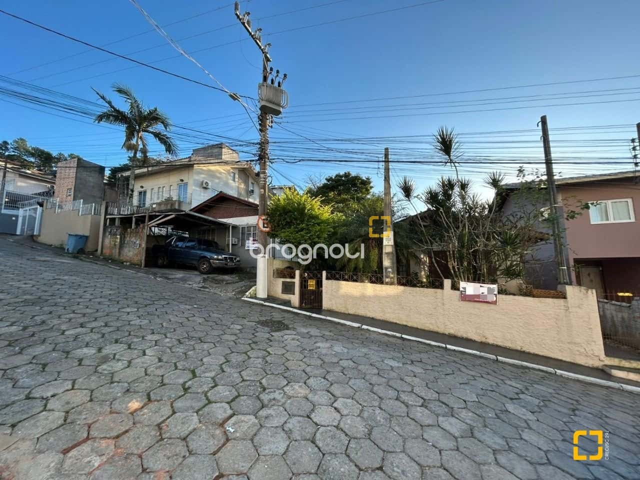 Terreno de 300m² na Trindade em Florianópolis SC — foto principal