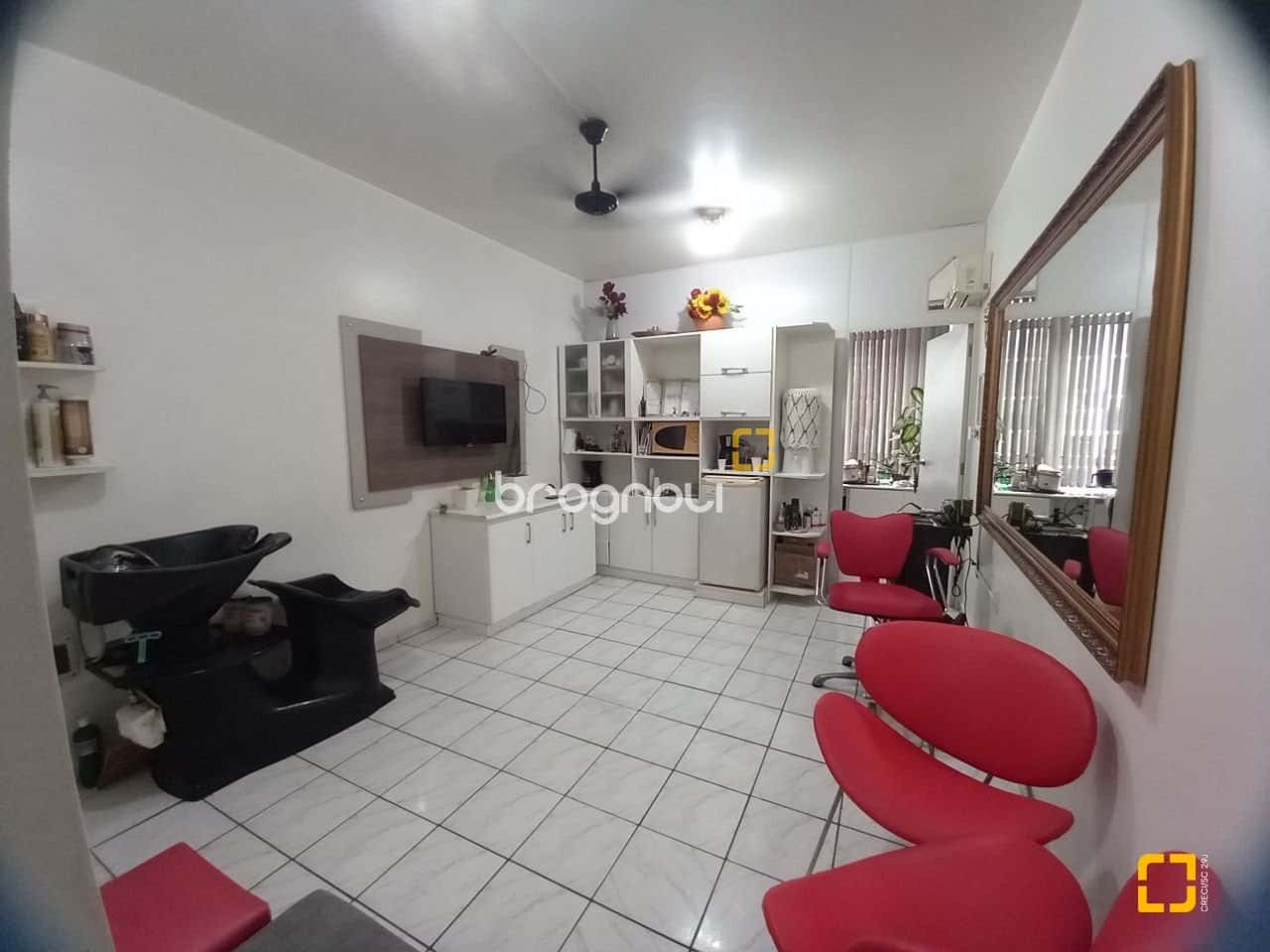 Sala com 27m2 privativos, lavabo no Centro da cidade - Fpolis - SC — foto principal
