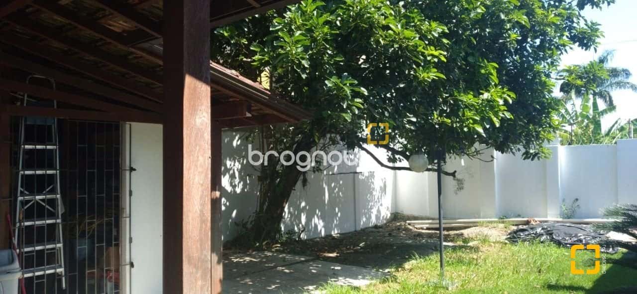 Brognoli Vende Casa no Bairro Balneário em Florianópolis — foto principal