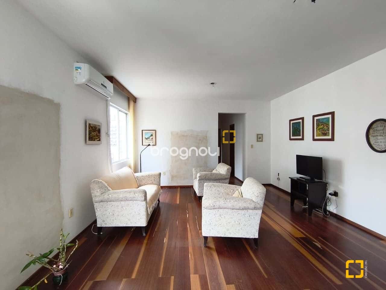 Apartamento à venda 2 dormitórios, 1 suíte Centro de Florianópolis SC — foto principal