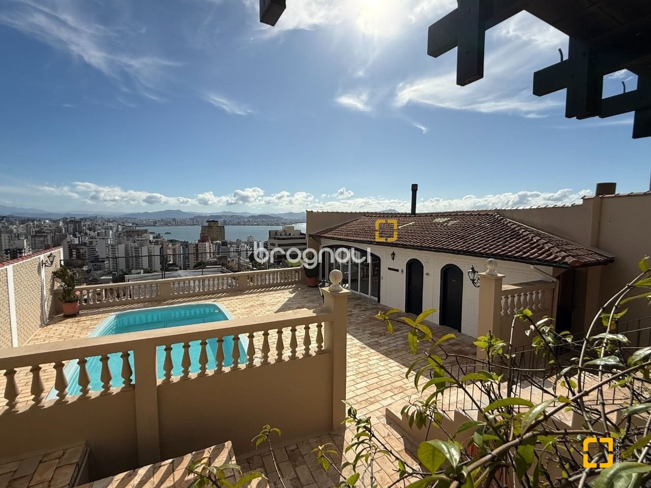 Casa à venda em Agronômica, Florianópolis/SC — foto principal