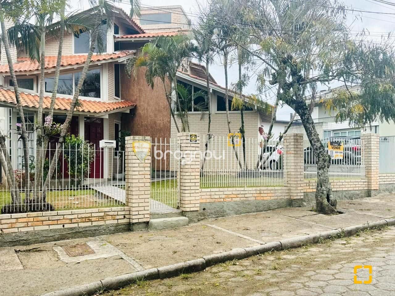 Casa à venda na Lagoa da Conceição - 730m² de terreno e 160m² de área construída — foto principal