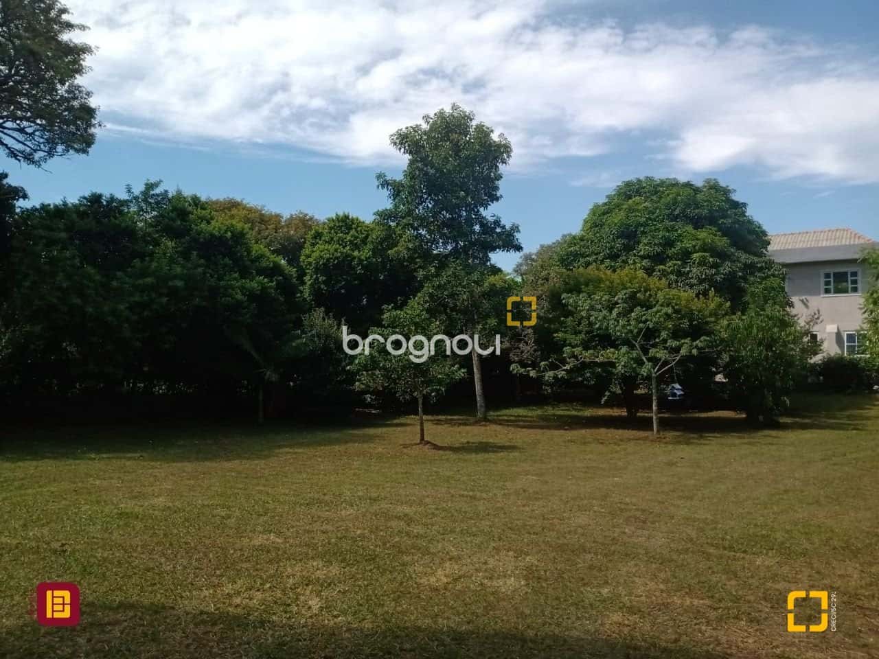 Terreno a Venda de 1.414 m² com uma Casa de Madeira de 81,00 m²-Bairro Santinho Florianópolis SC — foto principal