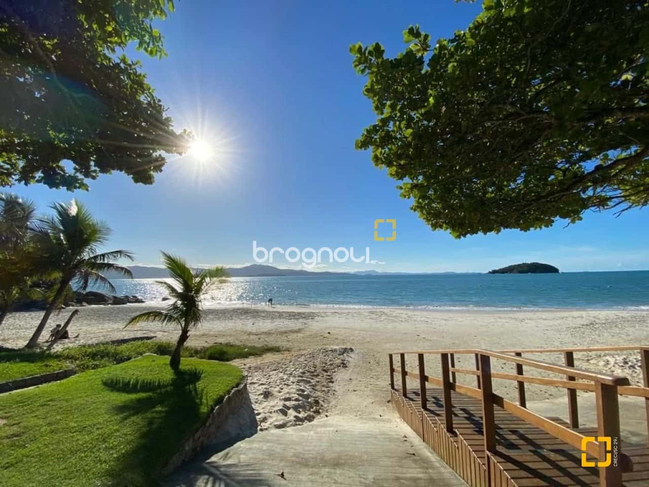 Apartamento vista mar 3 dorm (1 suite) em Canasvieiras 135 m² - pé na areia — foto principal