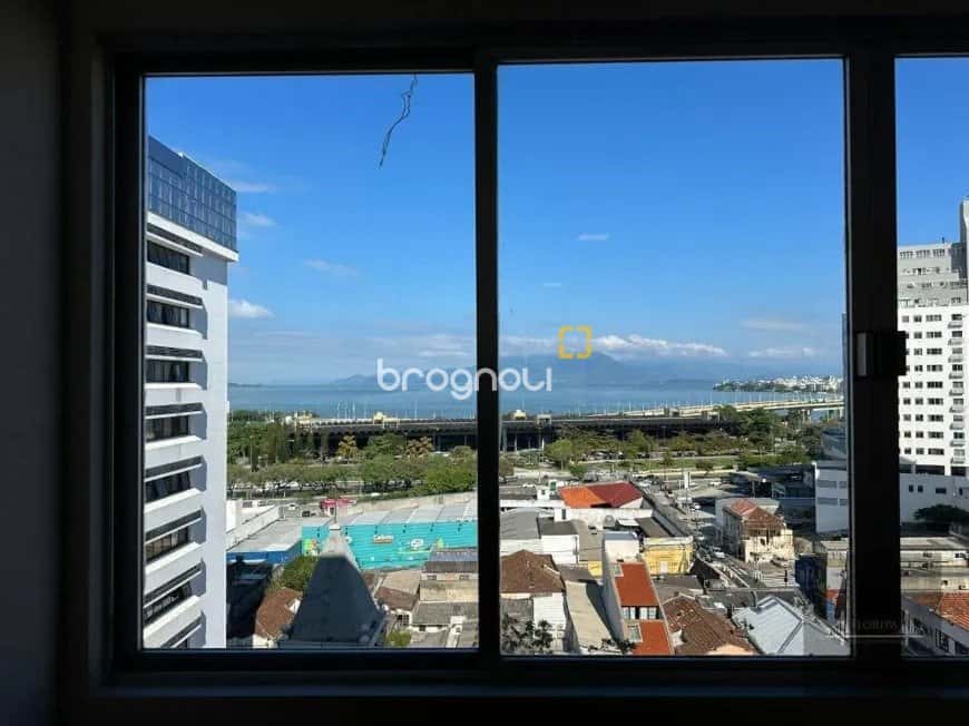 Apartamento Reformado com 4 Dormitórios, Vista Mar no Centro de Florianópolis — foto principal
