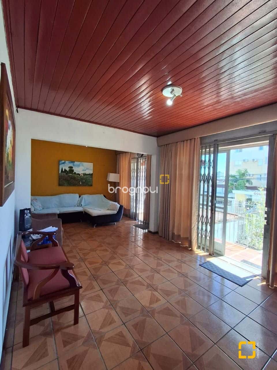 Vendo casa com 4 quartos sendo 2 suítes no bairro Barreiros em São José-SC. — foto principal