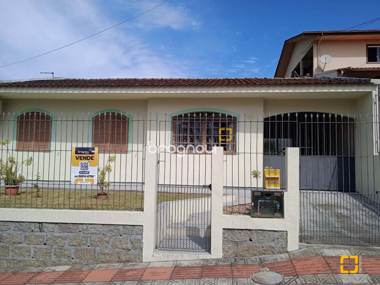 Brognoli Vende Casa com 3 quartos - sendo 1 suíte no bairro Bela Vista em São José-SC — foto principal