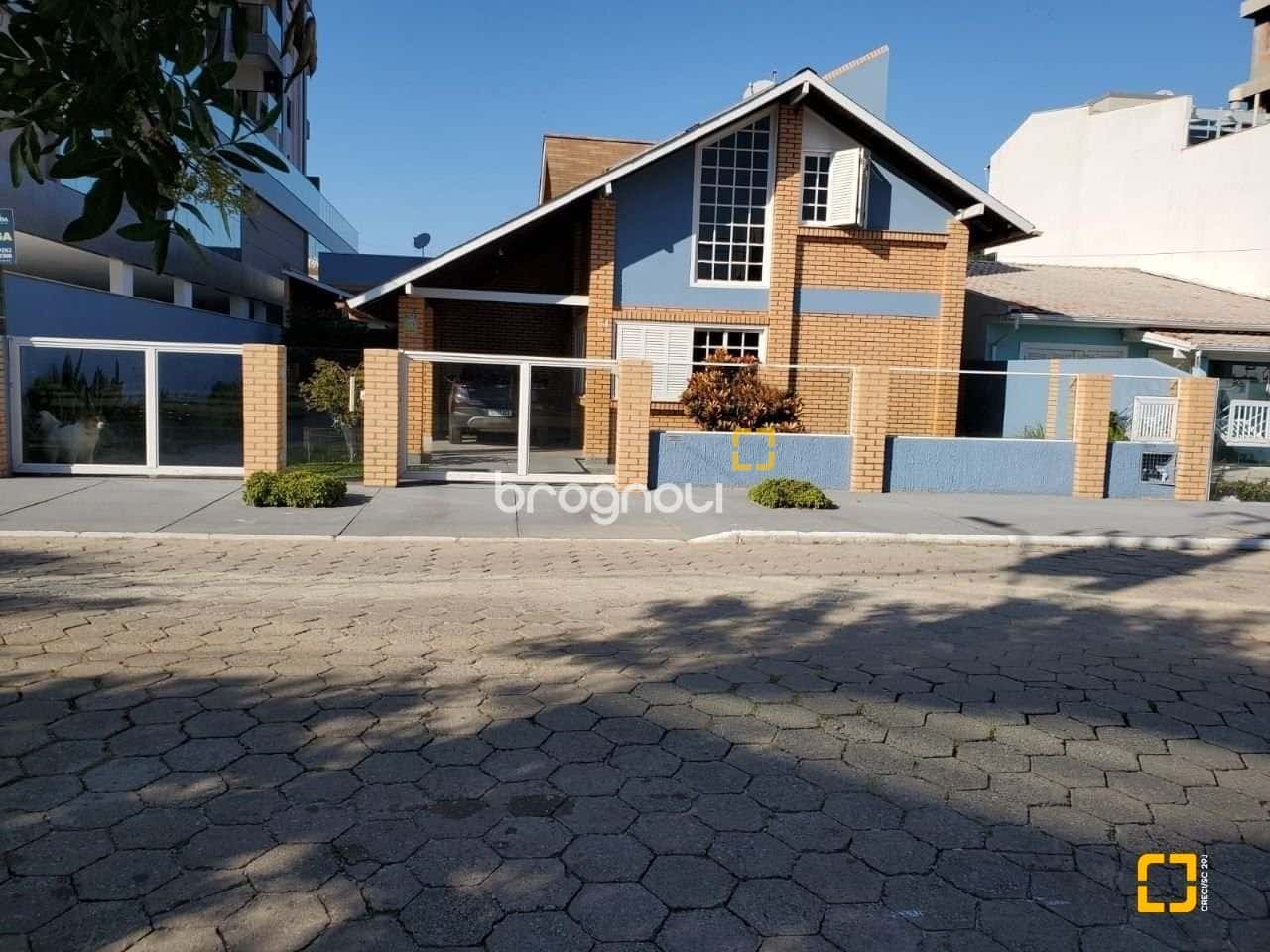 Casa com 4 Dormitórios na Praia Granda em Governador Celso Ramos SC — foto principal