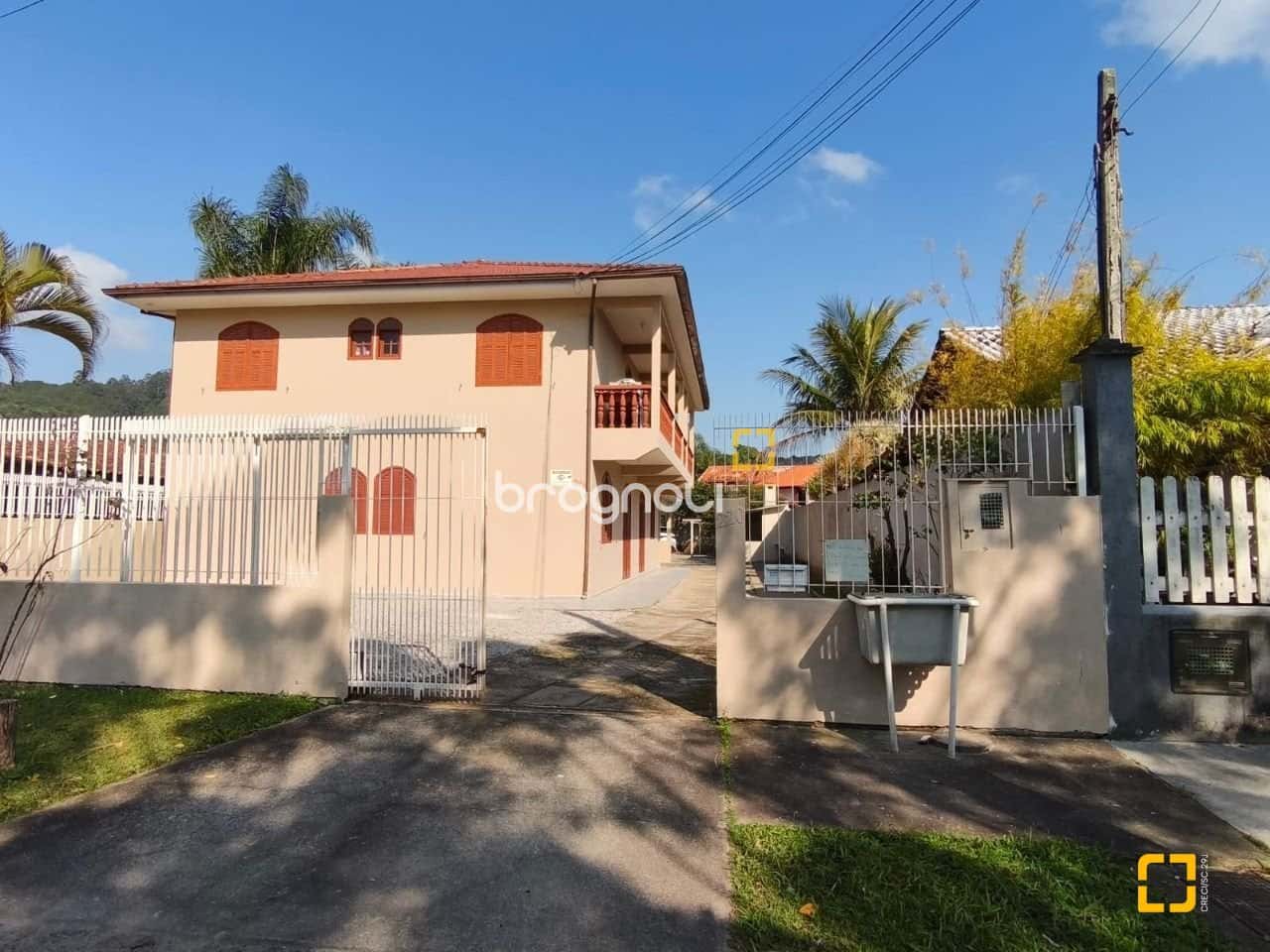 Casa em Canasvieiras com 07 dormitorios — foto principal