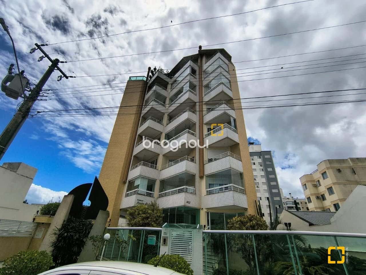 Apartamento à venda 4 dormitórios, sendo uma suíte, 2 sacadas, vista mar, 3 vagas - bairro Balneário - Florianópolis — foto principal