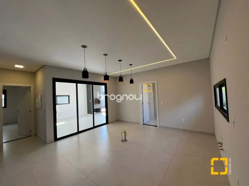Casa em condomínio com 375m², 4 dormitórios, 3 suítes, no São João do Rio Vermelho em Florianópolis — foto principal
