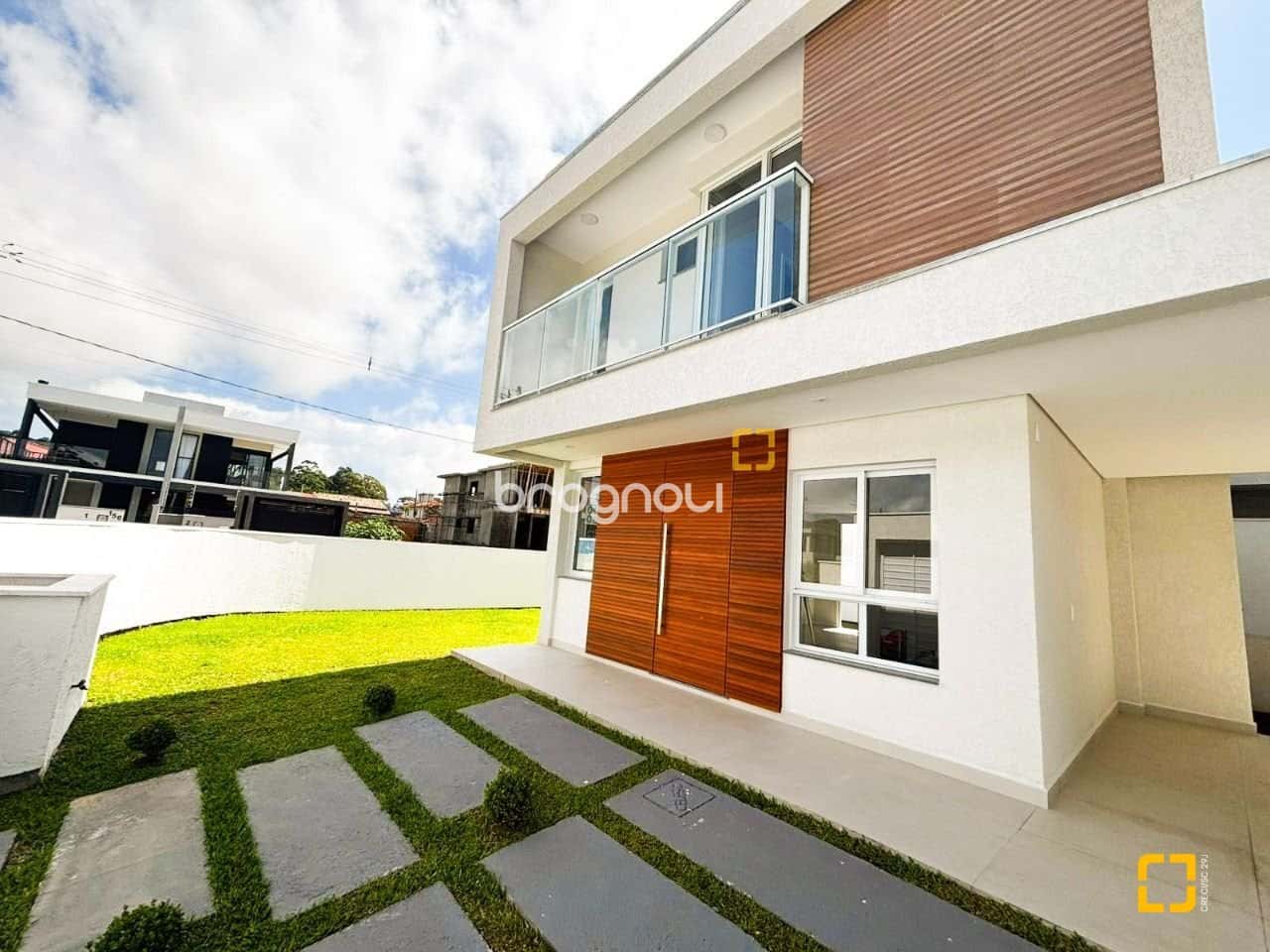 Sobrado com 190,30m², 3 Dormitórios, 3 suítes, no Ingleses do Rio Vermelho em Florianópolis — foto principal