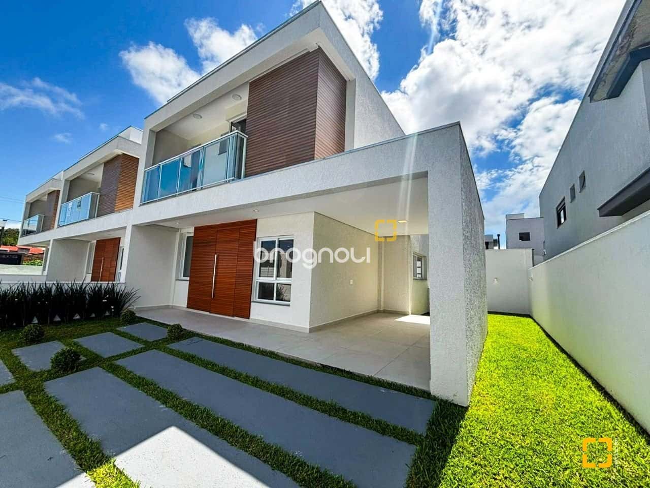 Sobrado com 156,10m², 3 dormitórios, 3 suítes, nos Ingleses do Rio Vermelho em Florianópolis — foto principal