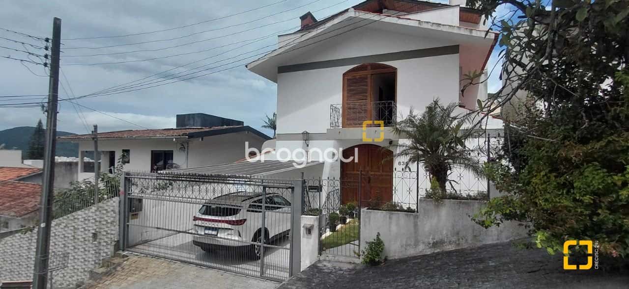 Casa com 3 quartos e piscina na Trindade — foto principal