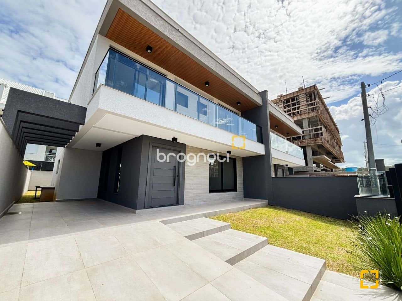 Casa à venda com 4 dormitórios, 215 m² - Ingleses — foto principal