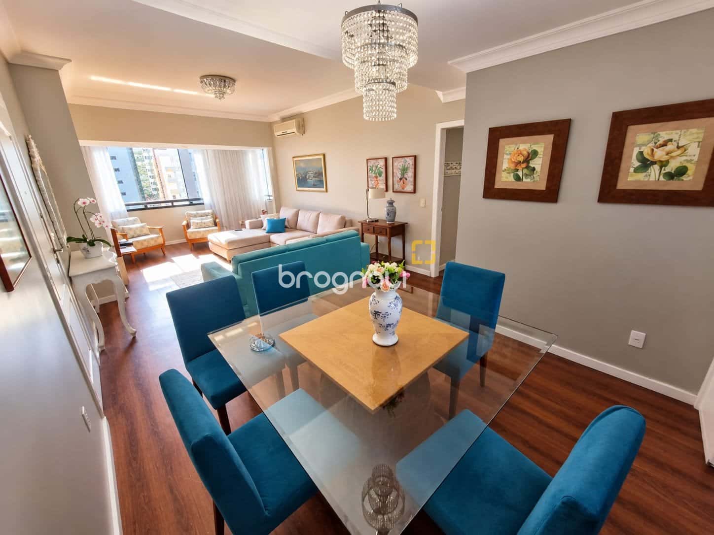 Apartamento de 3 quartos, sendo 2 suítes, com garagem a venda em Florianópolis — foto principal