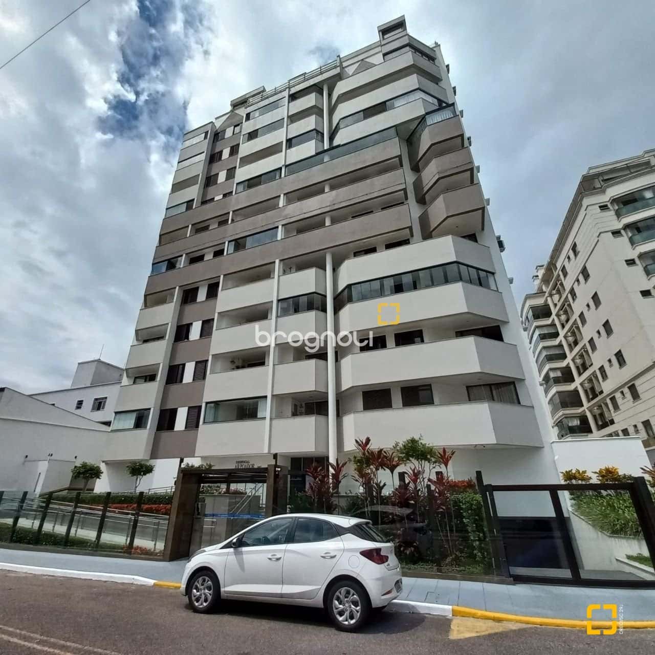 Apartamento à venda, Balneário (Estreito), 3 quartos (suíte), sacadão e garagem. — foto principal