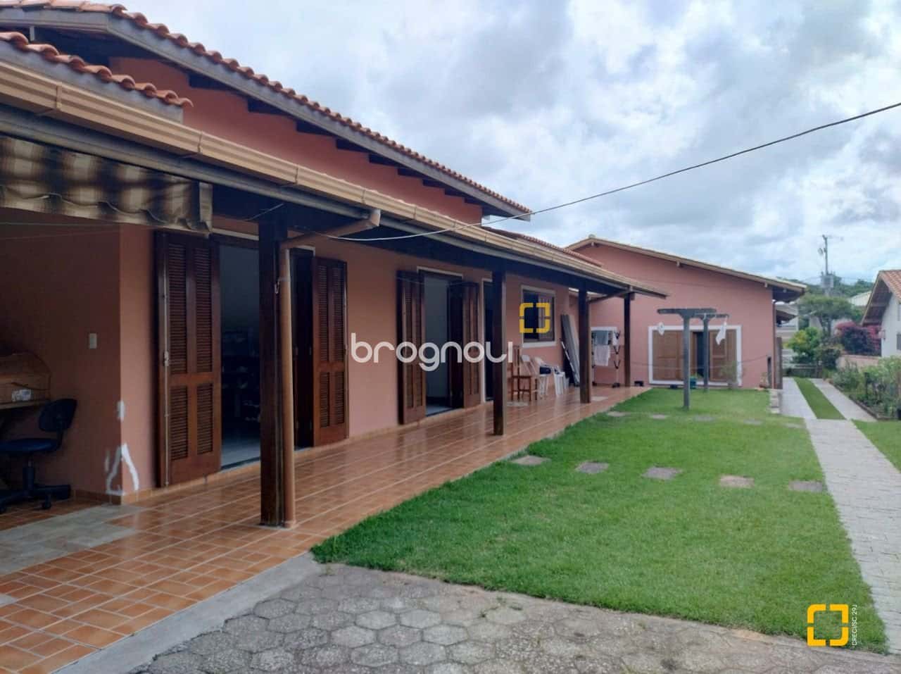 Brognoli Vende - 2 Casas em terreno de 1.467m2 — foto principal