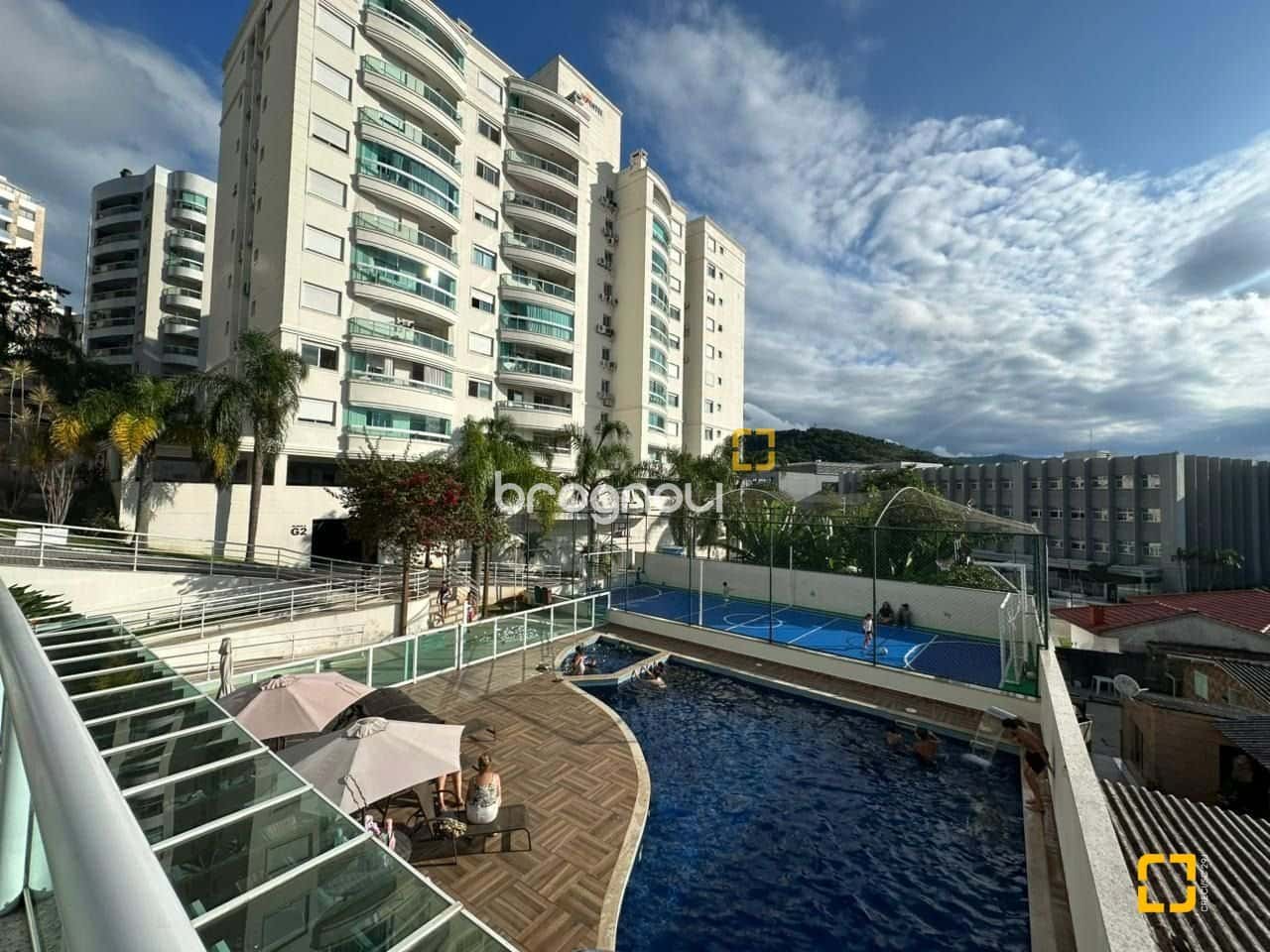 Apartamento 3 dormitórios, 1 suíte - Semi mobiliado - Itacorubi — foto principal