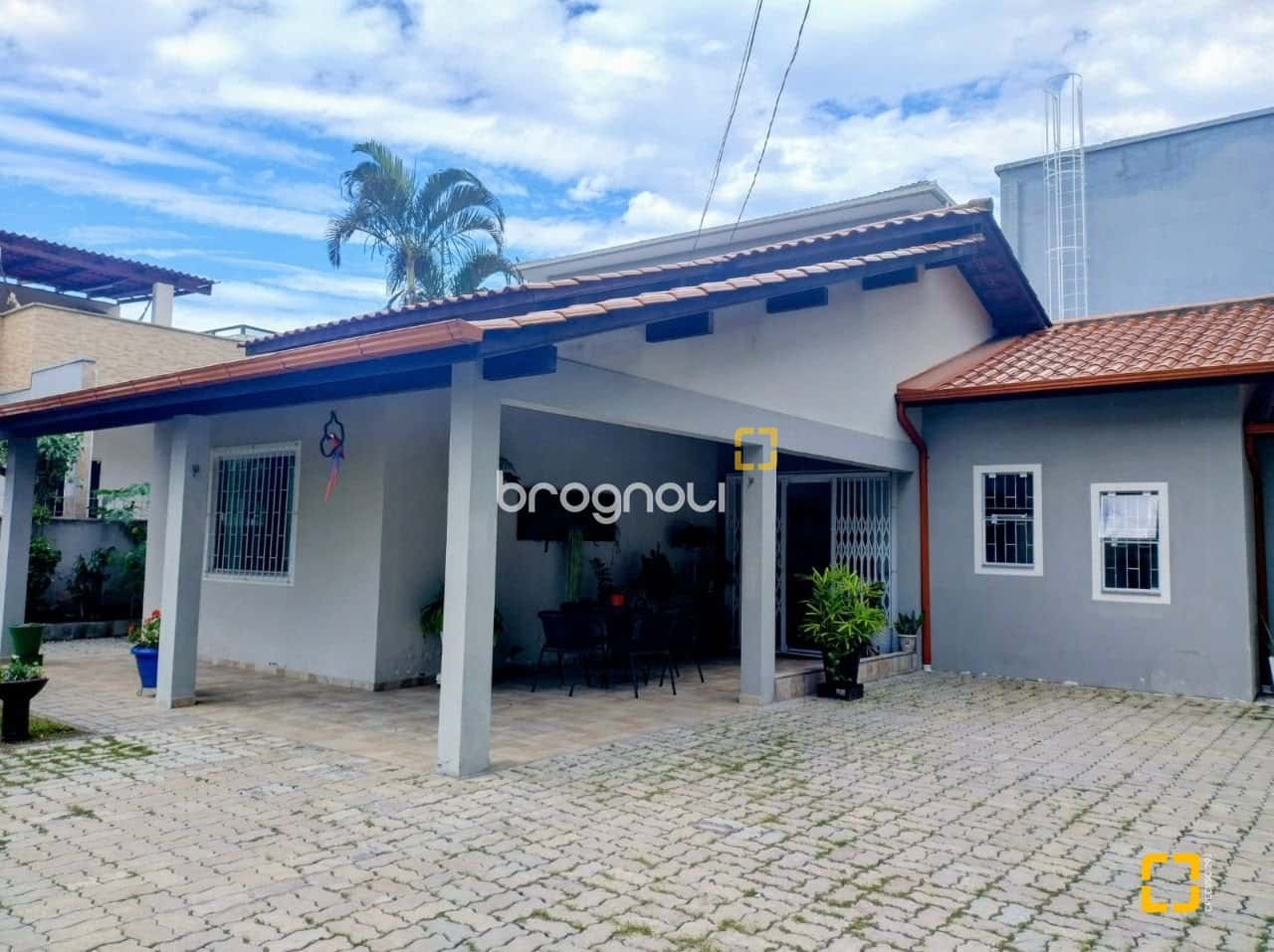 Brognoli Vende - Casa 3 dormitórios nos Ingleses — foto principal