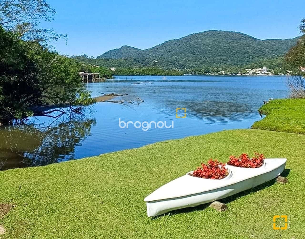Chalé em Condomínio na beira da Lagoa da Conceição, um pedaço do paraíso — foto principal