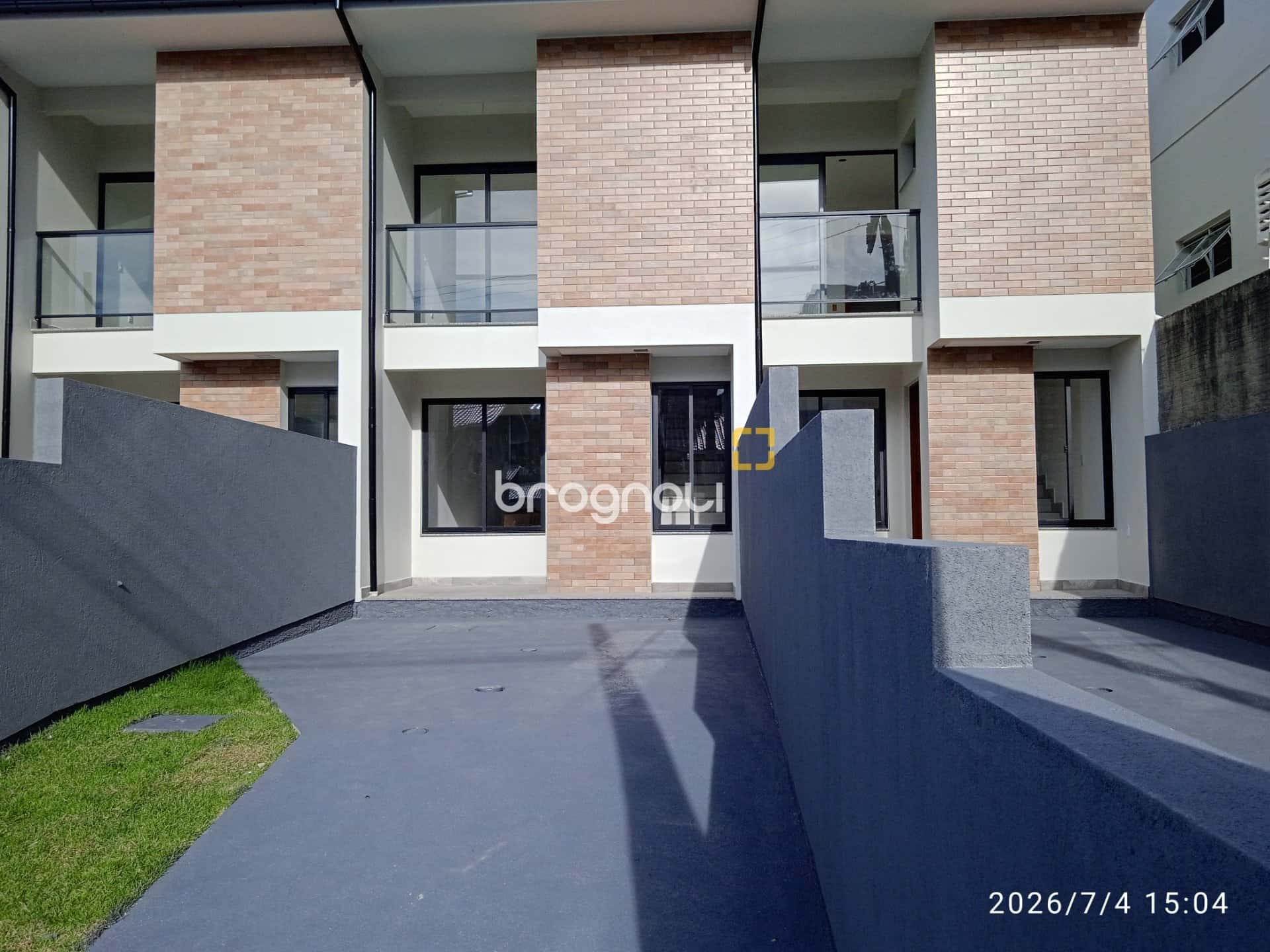 Brognoli Vende Sobrado com 2 quartos sendo 2 suítes no bairro Areias em São José-SC. — foto principal