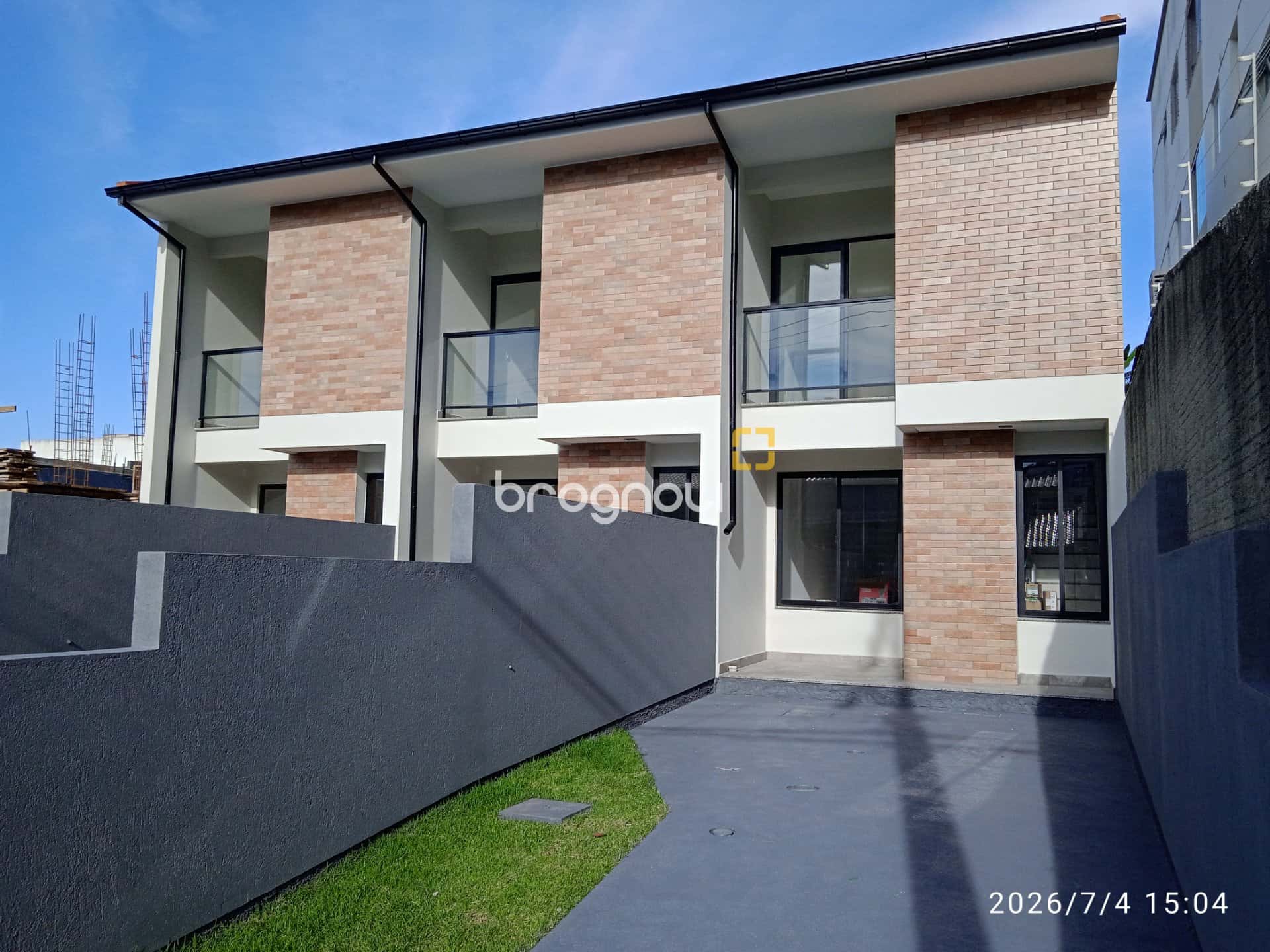 Brognoli Vende Sobrado com 2 quartos sendo 2 suítes no bairro Areias em São José-SC. — foto principal