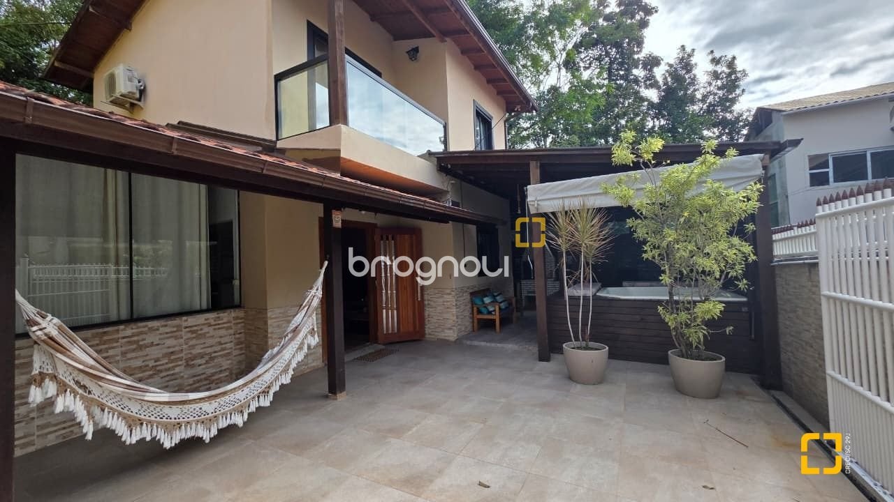 Casa à venda em Campeche, Florianópolis/SC — foto principal
