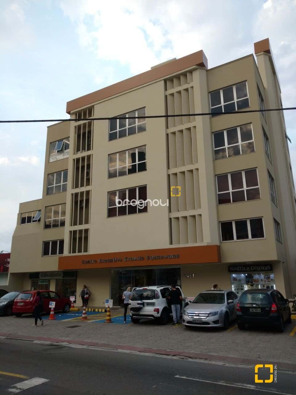 Sala Comercial com 89m2 privativos, 2 banheiros, 3 vagas de garagem - Trindade - Fpolis SC — foto principal