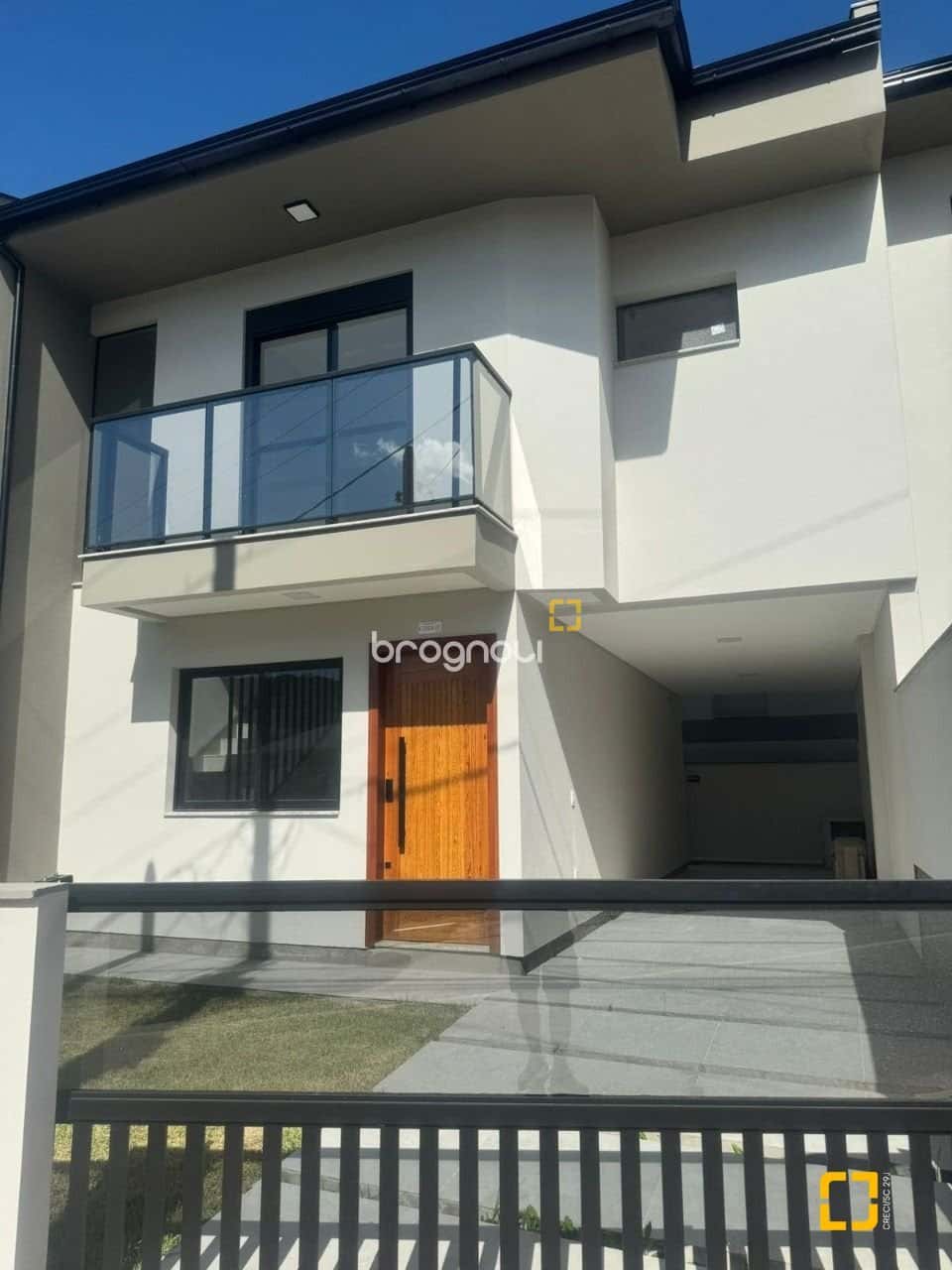 Brognoli Vende Sobrado com 3 quartos sendo 1 suíte no bairro Potecas em São José — foto principal