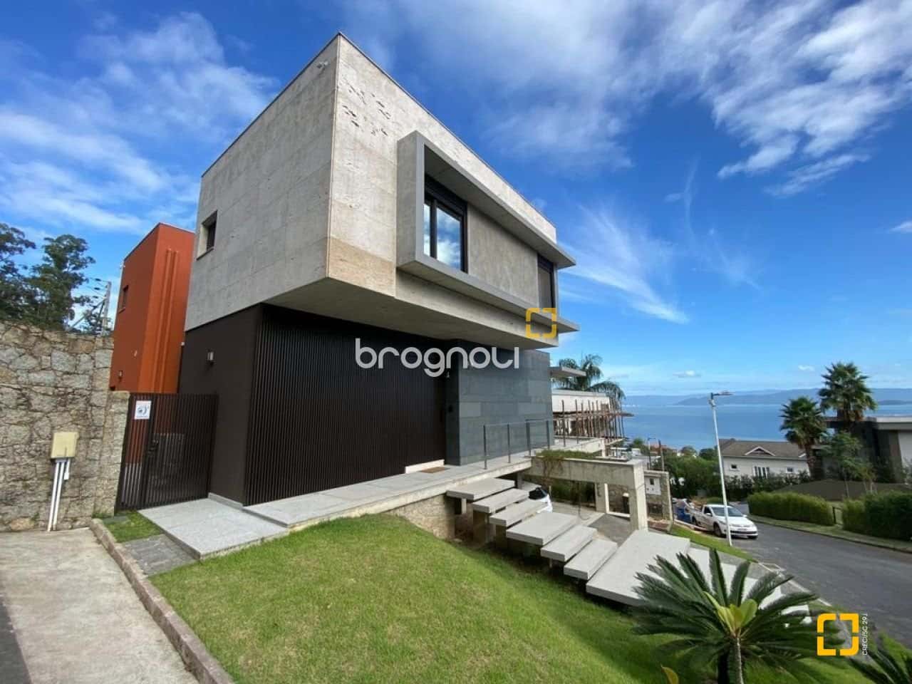 Casa de alto padrão com 3 suítes, vista mar e 323 m² privativos no Condomínio Madre Bertha, em Cacup — foto principal