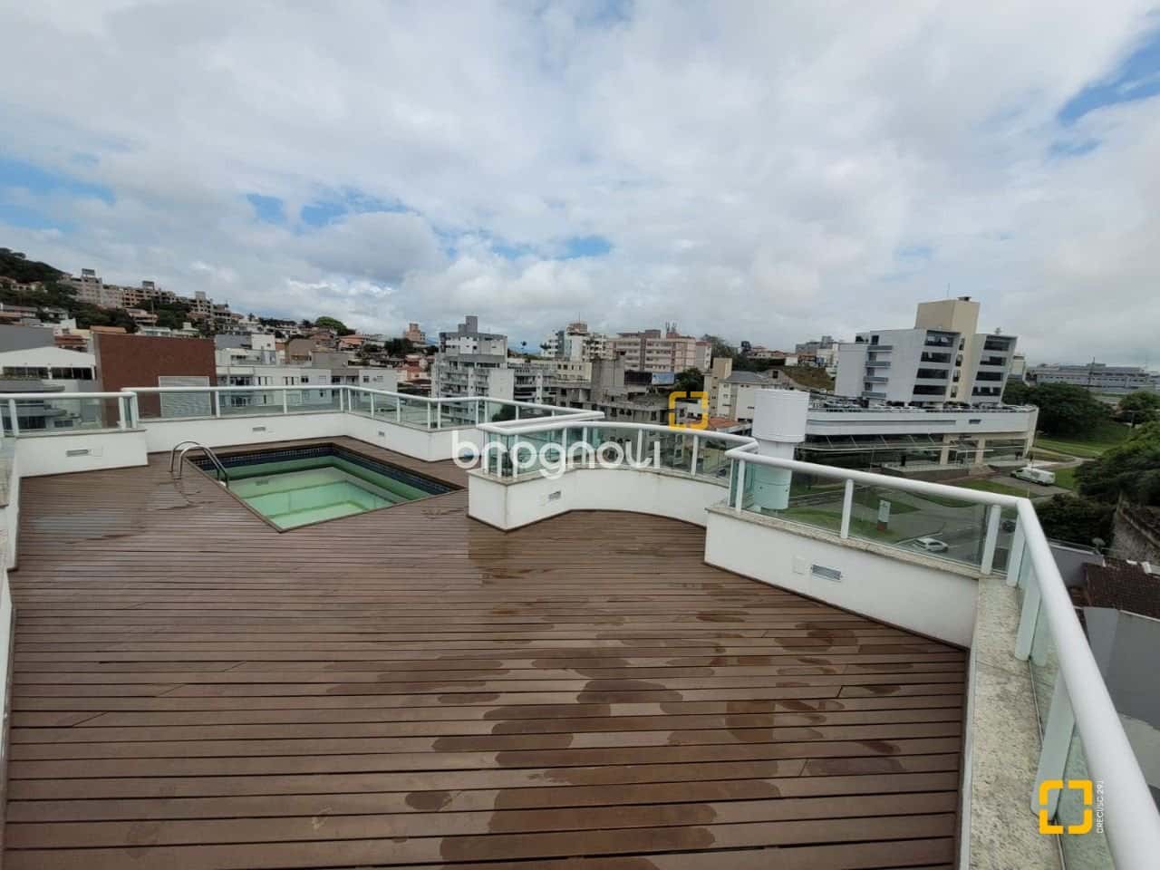 Cobertura plana com piscina privativa e 3 suítes em Coqueiros – Florianópolis/SC — foto principal