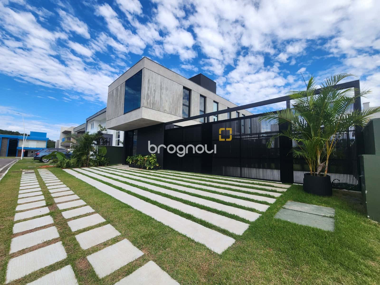 BROGNOLI VENDE- Casa alto padrão em Condomínio Fechado — foto principal