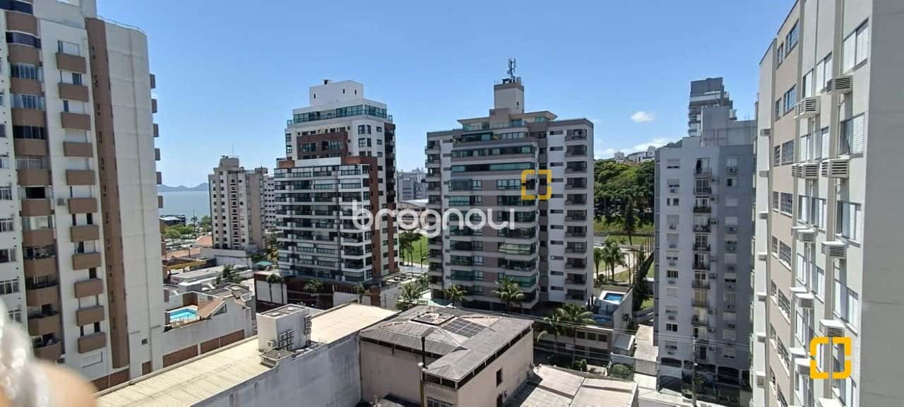 APARTAMENTO 4 DORMITÓRIOS, NO CENTRO DE FLORIANÓPOLIS, À 400 METROS DA BEIRA MAR NORTE — foto principal