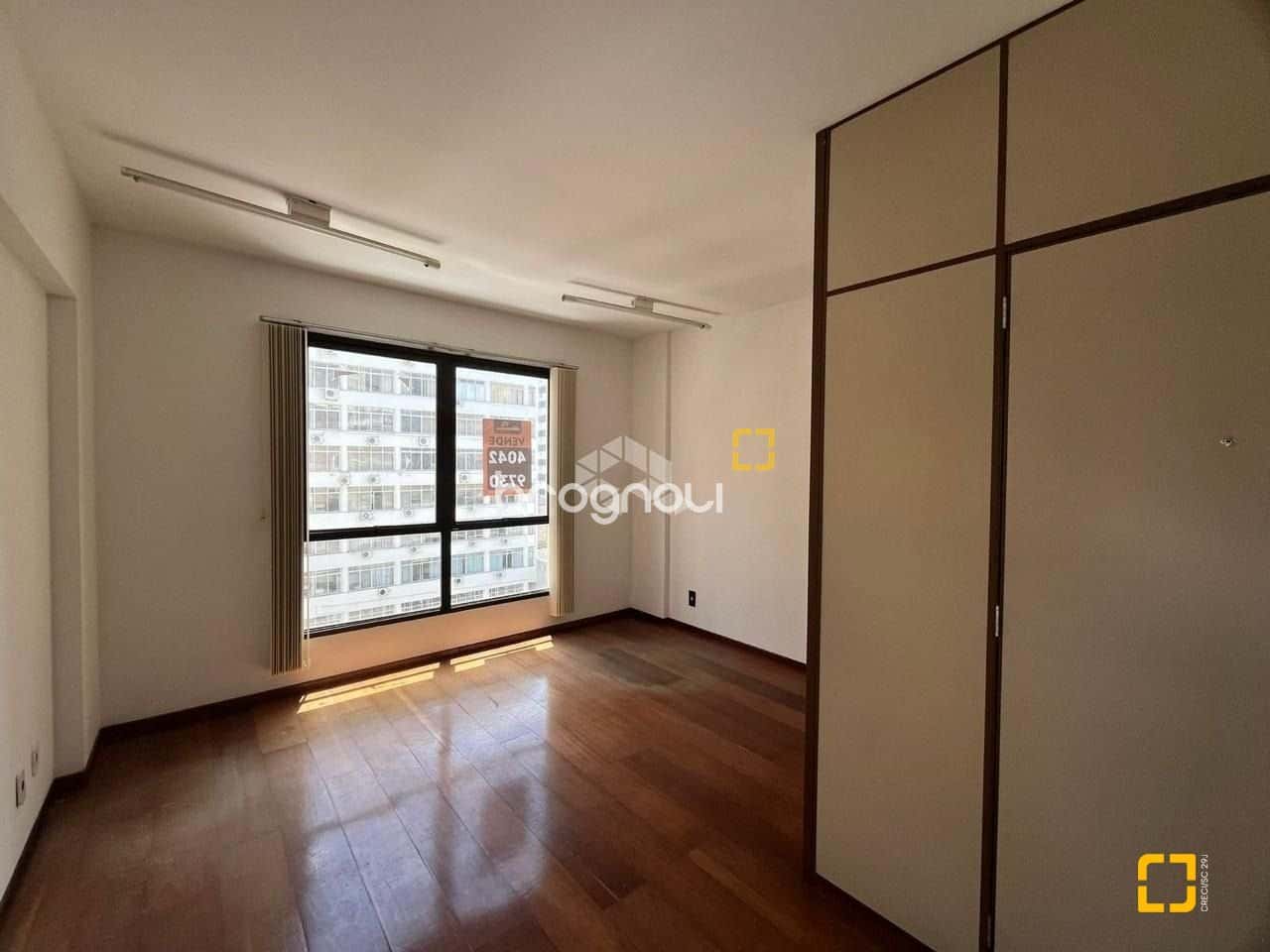 Sala com 22,51m2 privativos, lavabo no Centro - Fpolis - SC — foto principal